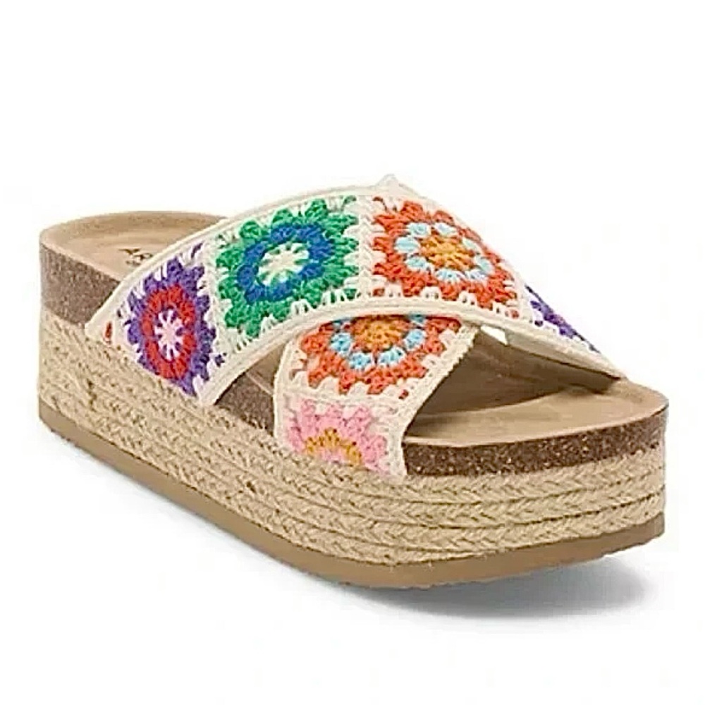NWOB Arizona Daisy cute crochet floral granny square platform sandals size 11